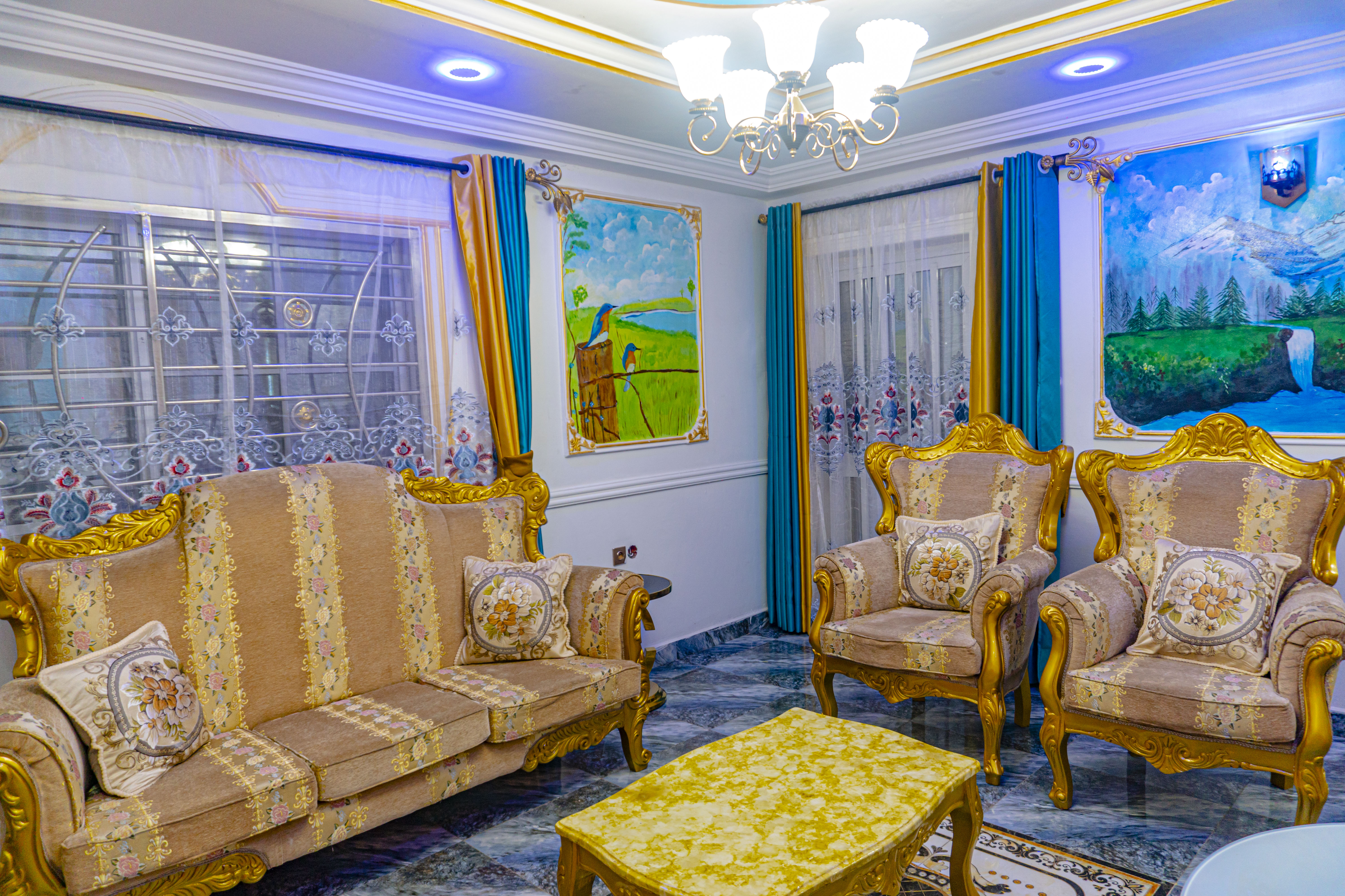 Guesthouse Yaounde beautiful parlor Continental Cozy